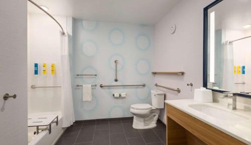 King Room with Bath Tub - Mobility Access