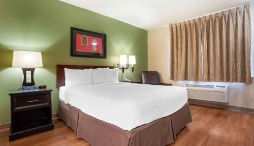 Queen studio with 1 Queen Bed - Disability Access/Non-Smoking