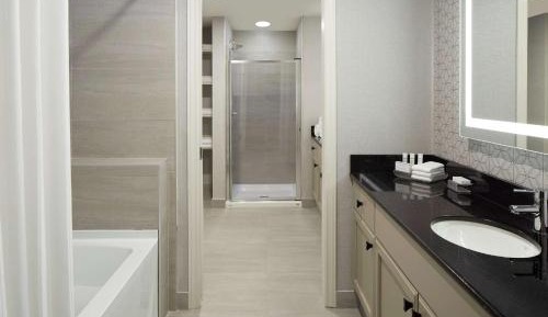 One-Bedroom Suite with Two Double Beds and Fireplace - Non-Smoking