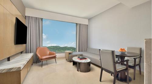 Urban Suite, 1 King , Courtyard View - 20% discount on Food and Beverage