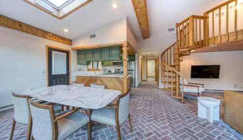 Suite with Mountain View