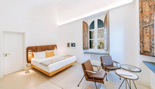 Deluxe Double Room with Side Sea View