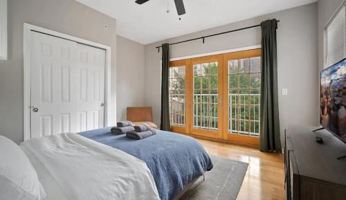 Apartment with Balcony