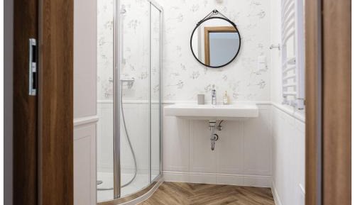 Apartment with Mountain View