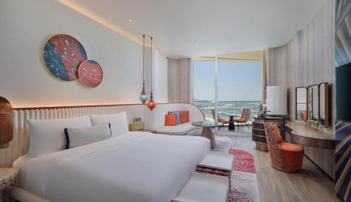 Spectacular room - Sea View, W-IP access to Farrago Bar,includes selected drinks/cocktails and small bites from 5-7 pm, daily