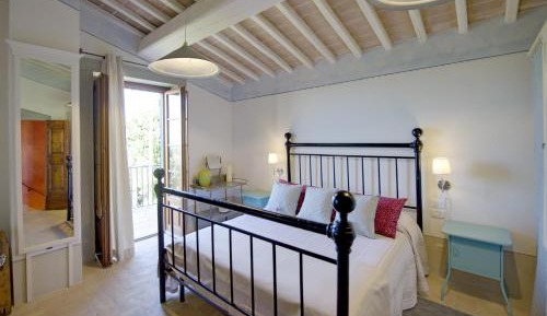 Two-Bedroom Country House