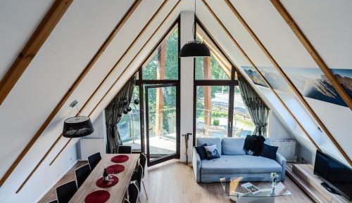 Three-Bedroom Apartment with Mountain View