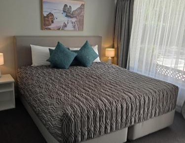 Deluxe King Suite