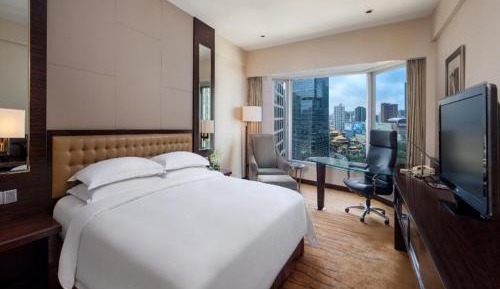 Executive Deluxe King - Free 24-hour parking for one car per night
