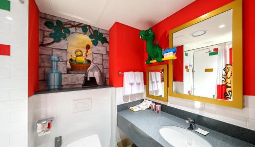 Premium Room (LEGO® NINJAGO®, Pirates, or Kingdom)Random type