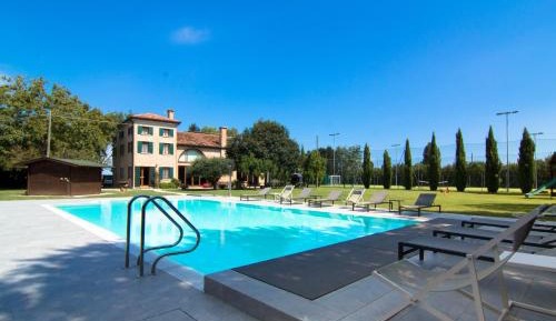 Classic Double Room with Shared Bathroom