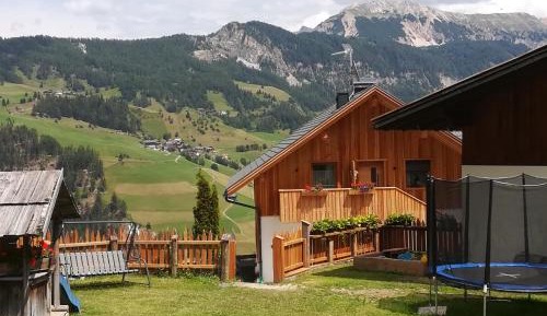 Apartment with Mountain View