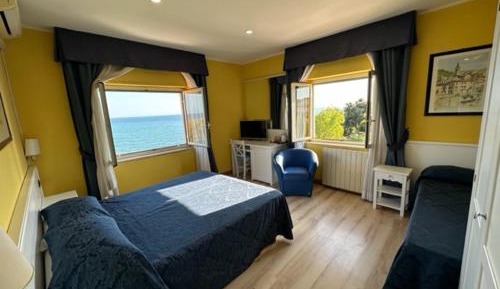Triple Room with Sea View