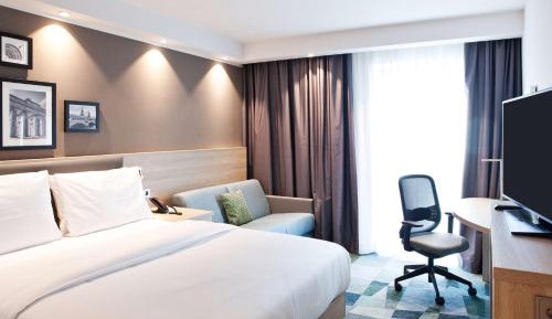 Queen Room with Sofa Bed - Non-Smoking