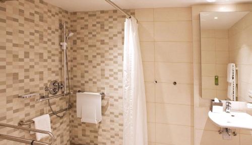 Queen Room - Mobility Access