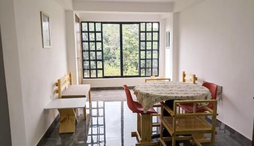 Apartment with Mountain View