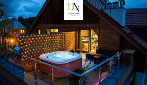 Apartment with Mountain View