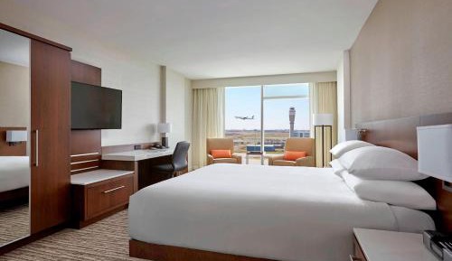 King Room with Airport View