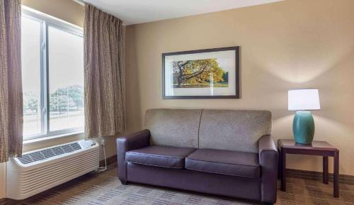 Deluxe Studio with 1 Queen Bed - Non-Smoking