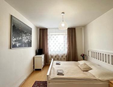 Large Double Room with Shared Bathroom