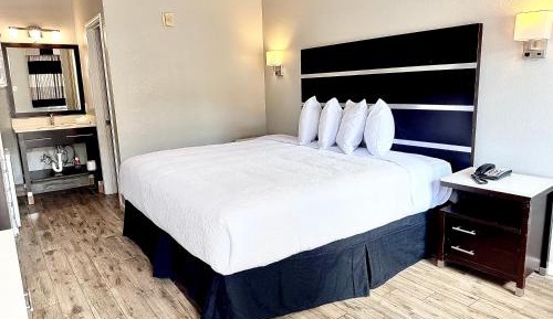 Deluxe King Room