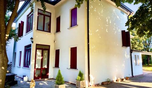 Villa with Garden View