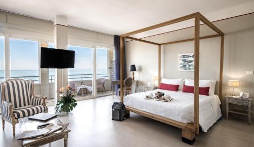 Junior Suite with Balcony