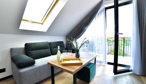 Apartment with Mountain View