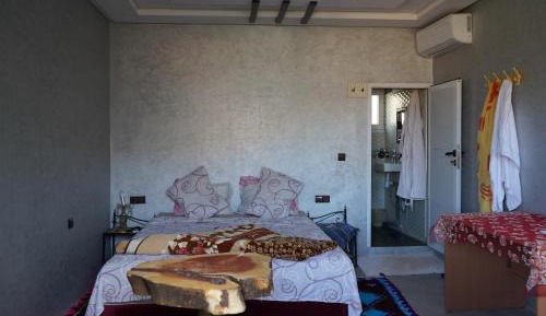 Deluxe Room (2 Adults + 1 Child)