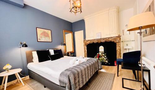 Double Room with Shared Bathroom