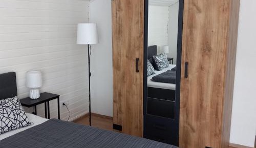 One-Bedroom Apartment with Shower