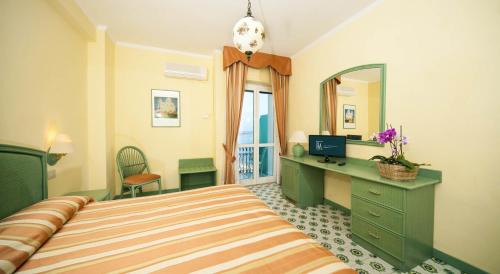 Double or Twin Room with Sea View
