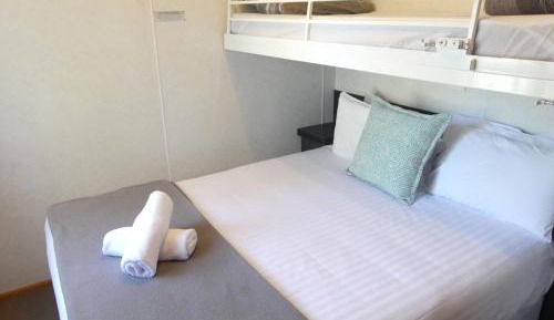 Riverfront Executive Cabin 5 Berth