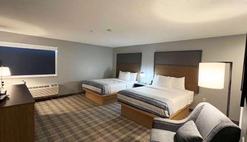 Queen Room with Two Queen Beds, Mobility Access and Bathtub with Grab Bars, Non-Smoking