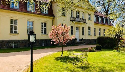 Queen Room with Garden View