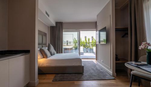 Queen Suite with Spa Bath