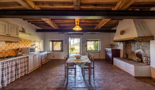 Apartment with Mountain View