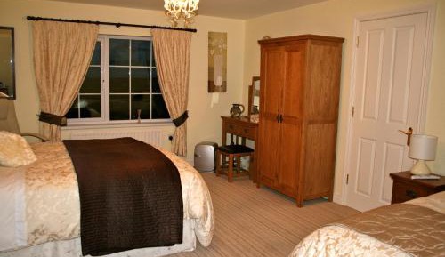 Triple Room with Private Bathroom