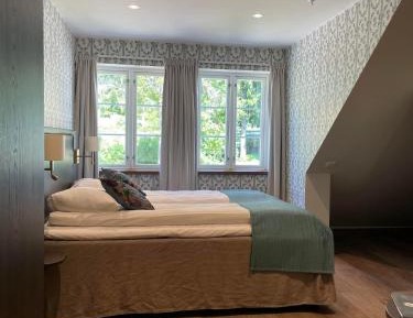 Family Room with Garden View