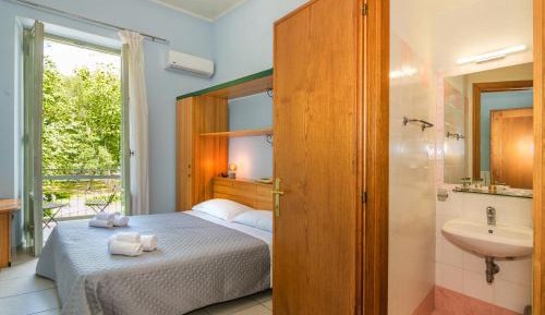 Double or Twin Room with Partial Sea View