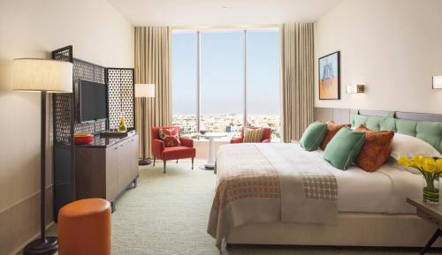 Deluxe Guest Room, 1 King, City View