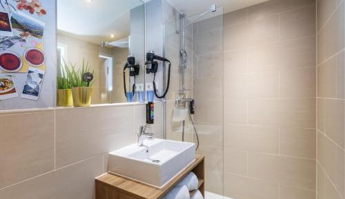 Standard Queen Room - Disability Access