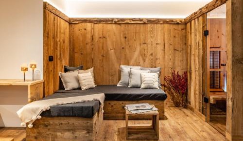 Deluxe Suite with Spa Bath