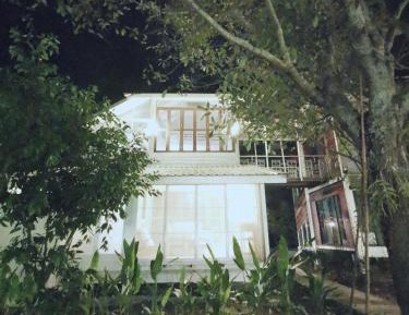 Villa with Garden View