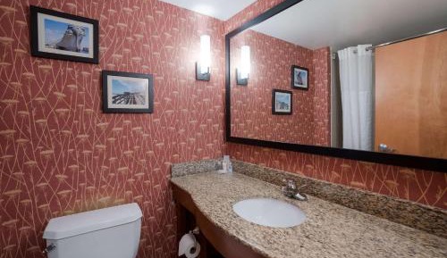 King Suite - Non-Smoking