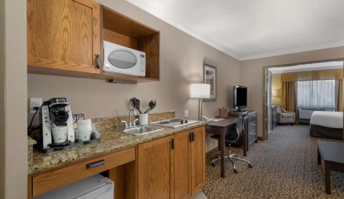 Executive King Suite with Fireplace - Non-Smoking