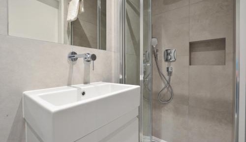 Lower Ground Floor Deluxe Studio