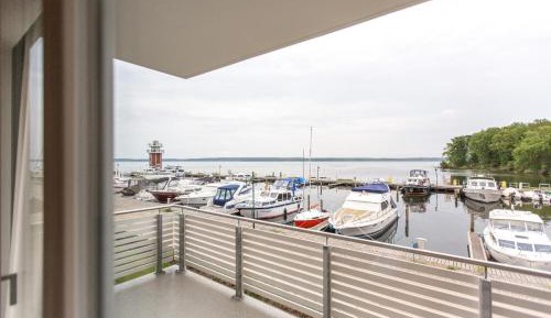 Apartment with Lake View