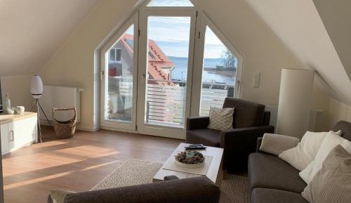 Apartment with Lake View