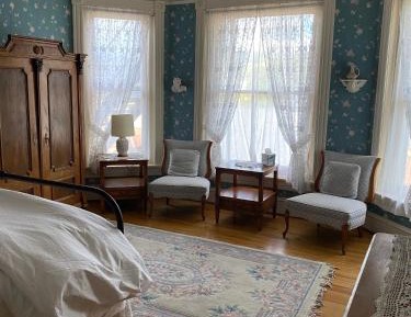 Deluxe King Suite